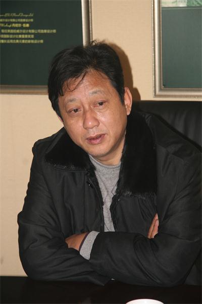 新象實業(yè)集團董事長馮愛華.jpg